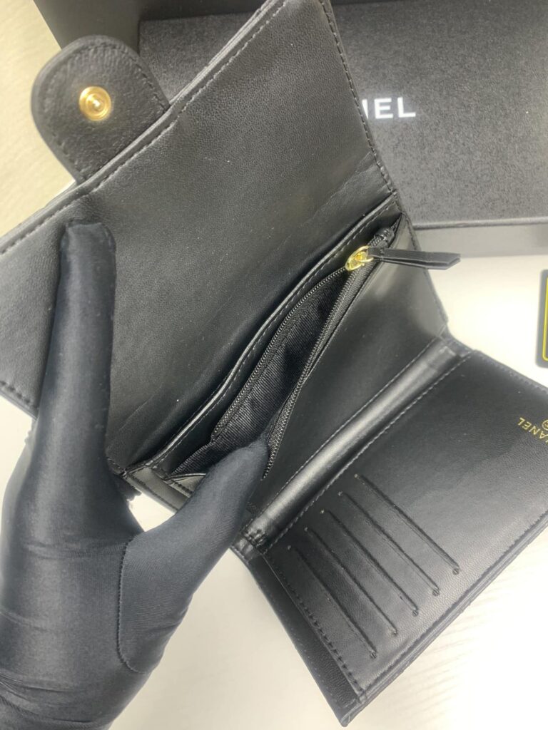 Chanel Classic Card Holder Black With Silver Hardware 15Cm - Image 3