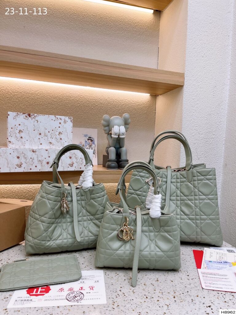 Dior Medium Dior Toujours Bag Stone Gray Macrocannage Calfskin 30Cm M2821Oshj M41G - Image 3