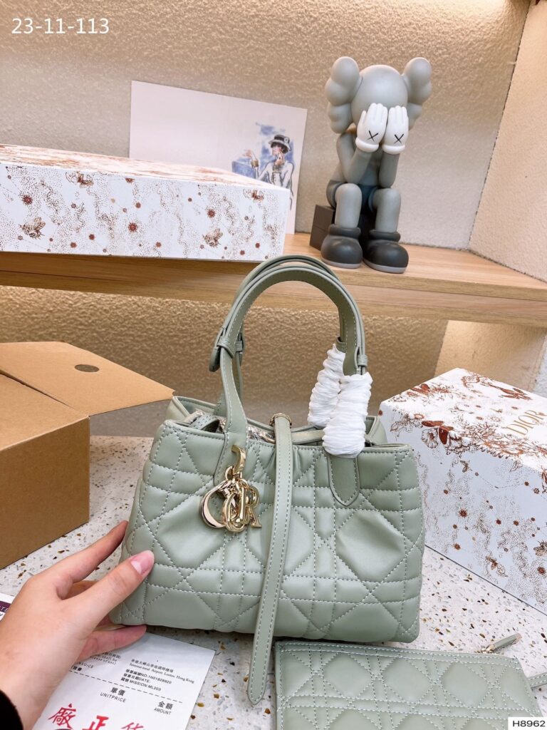 Dior Medium Dior Toujours Bag Stone Gray Macrocannage Calfskin 30Cm M2821Oshj M41G - Image 4