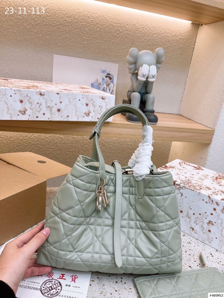 Dior Medium Dior Toujours Bag Stone Gray Macrocannage Calfskin 30Cm M2821Oshj M41G - Image 5