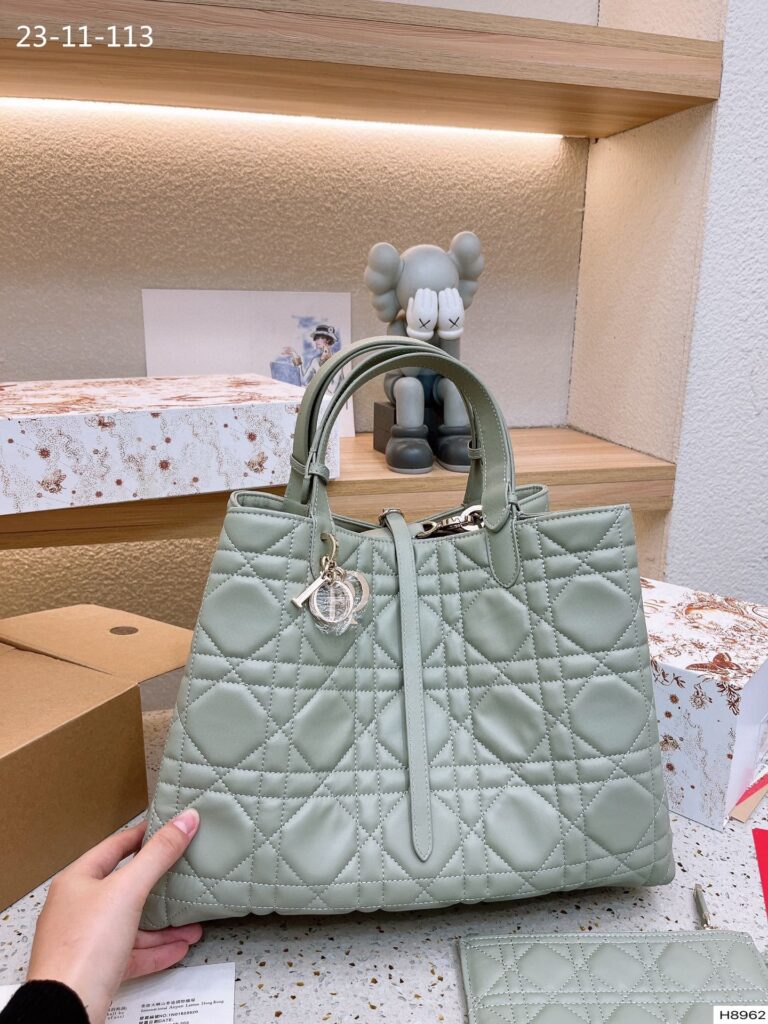 Dior Medium Dior Toujours Bag Stone Gray Macrocannage Calfskin 30Cm M2821Oshj M41G - Image 6