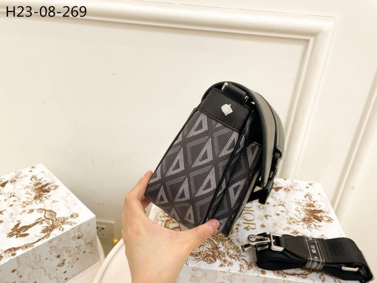 Dior Hit The Road Shoulder Bag Diamond Cd Black 27Cm - Image 7