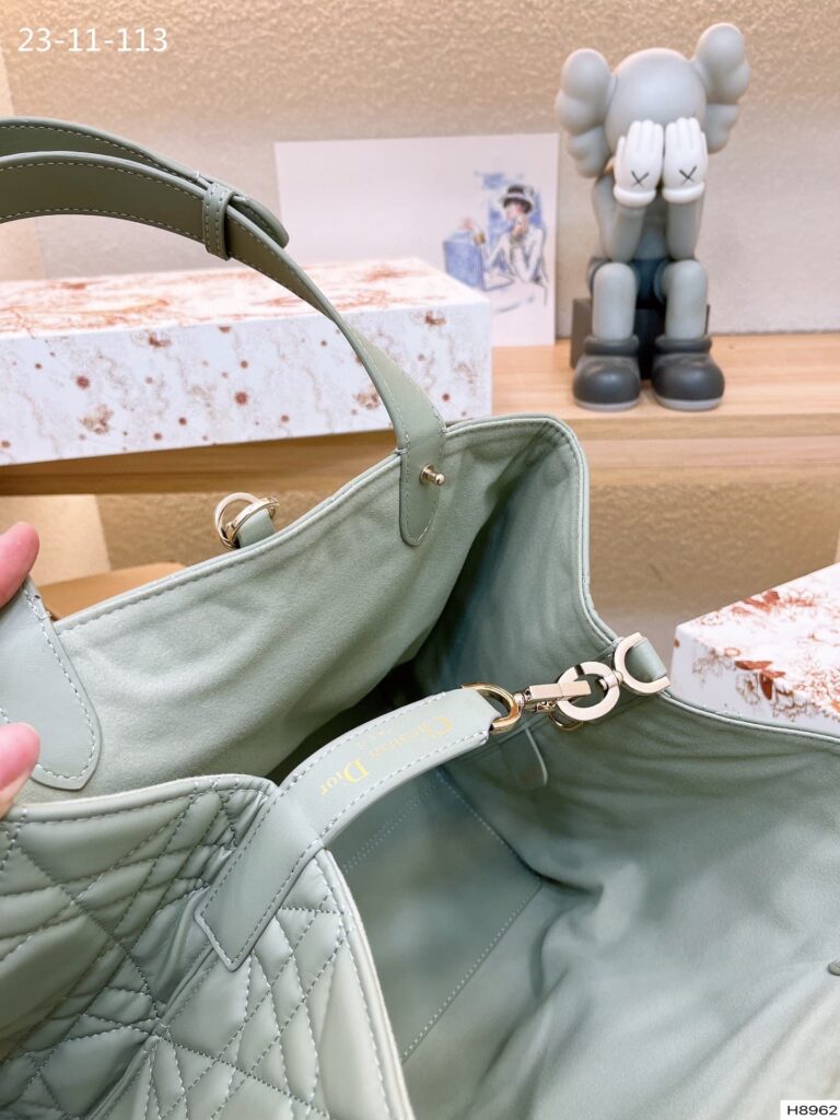 Dior Medium Dior Toujours Bag Stone Gray Macrocannage Calfskin 30Cm M2821Oshj M41G - Image 8