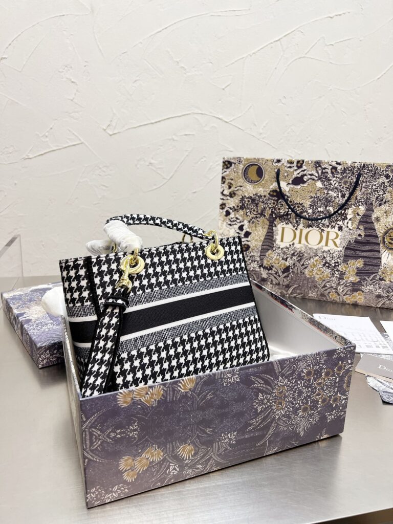 Dior Lady D-Lite Bag Houndstooth Embroidery Black 24Cm - Image 5