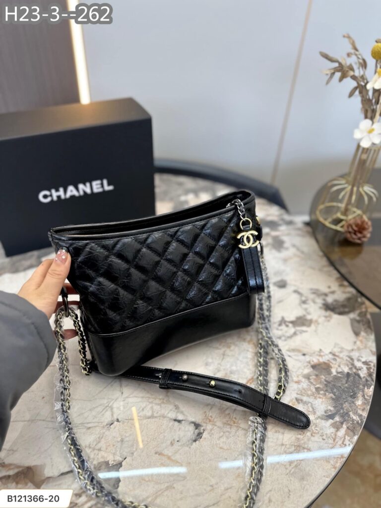Chanel Gabrielle Hobo Bag Diamond Gabrielle Black 25Cm - Image 3