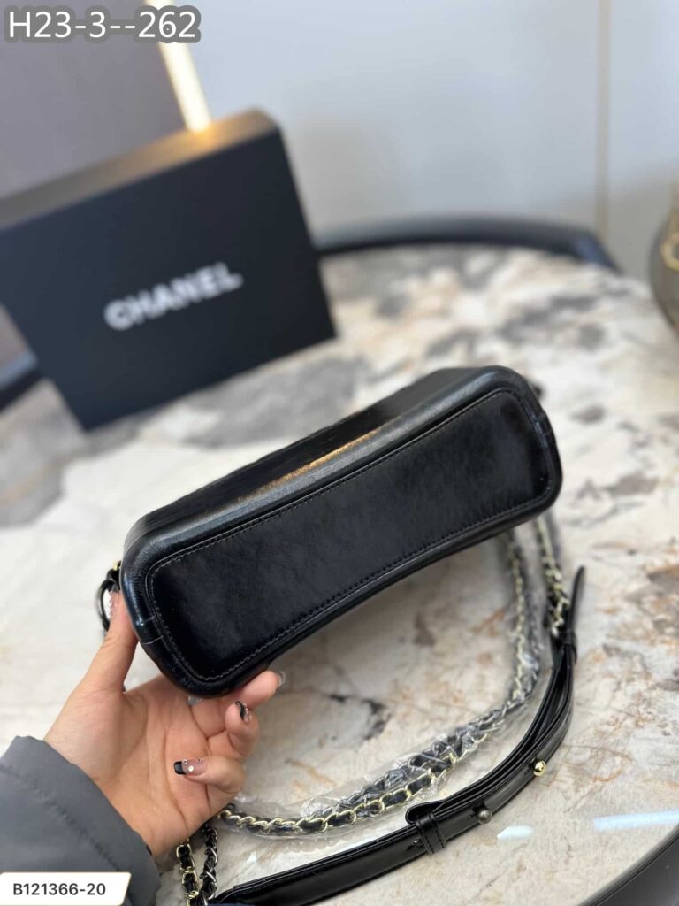 Chanel Gabrielle Hobo Bag Diamond Gabrielle Black 25Cm - Image 5