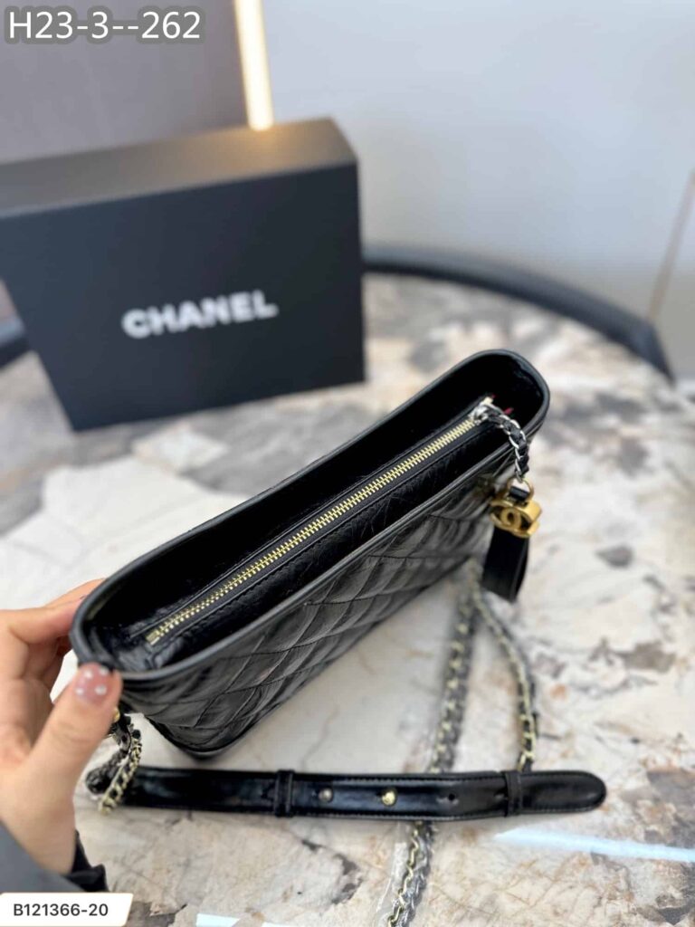 Chanel Gabrielle Hobo Bag Diamond Gabrielle Black 25Cm - Image 6