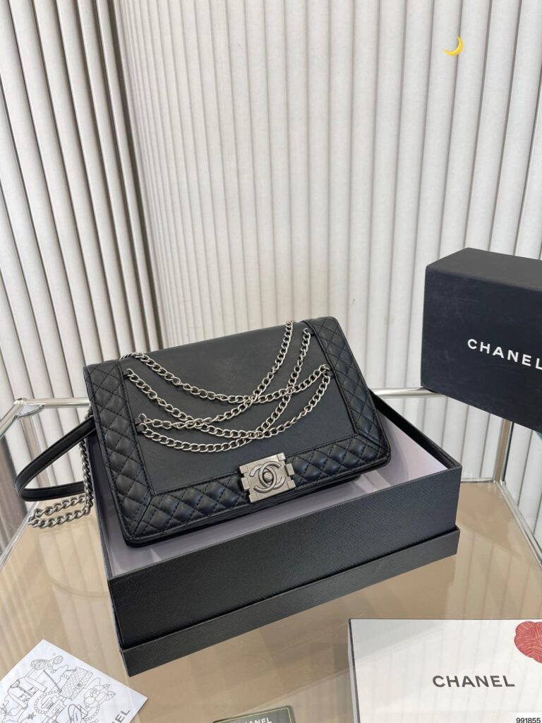 Chanel Boy Reverso Flap Bag With Chain Details Black 28Cm - Image 4