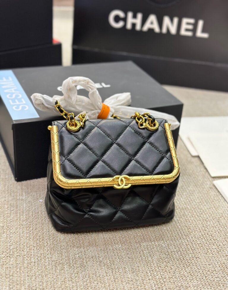 Chanel Kiss Lock Evening Black Leather Quilted 19Cm - Image 2