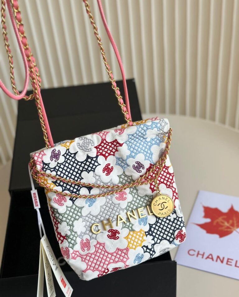 Chanel 22 Mini Handbag Lace Patchwork 20Cm As3980 B16006 Nu931 - Image 3