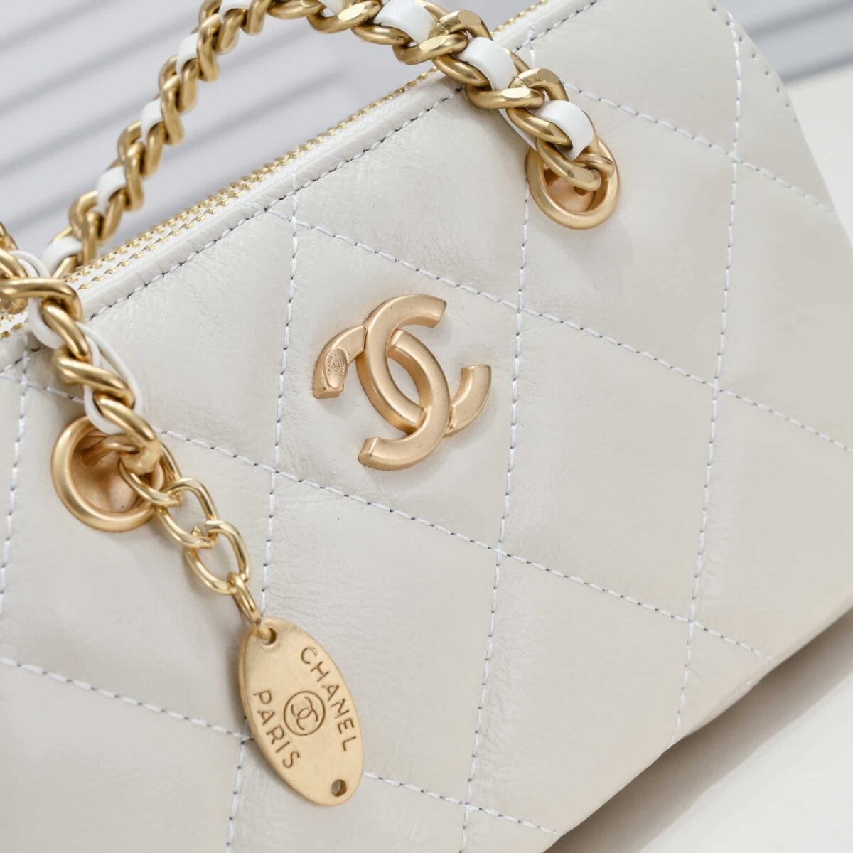 Chanel Handbag Gold Tone Metal White 20Cm - Image 5