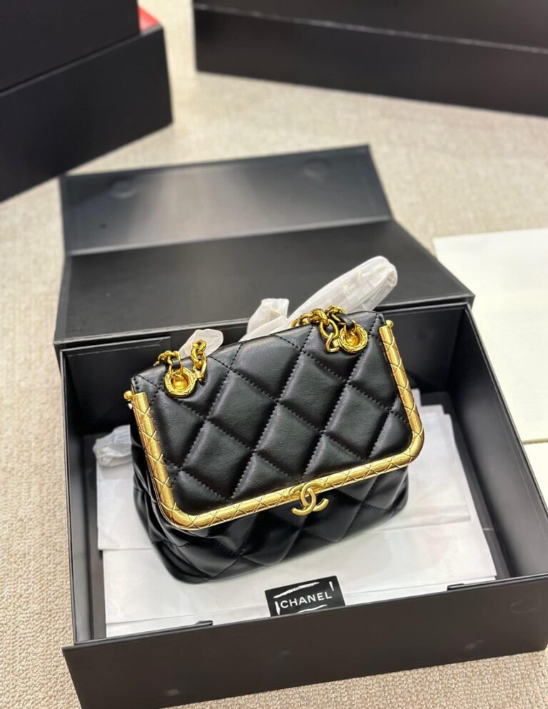 Chanel Kiss Lock Evening Black Leather Quilted 19Cm - Image 7