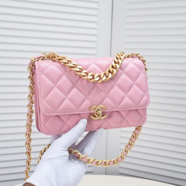 Chanel Woc Flap Bag With Gold Chain Light Pink 23Cm - Image 5