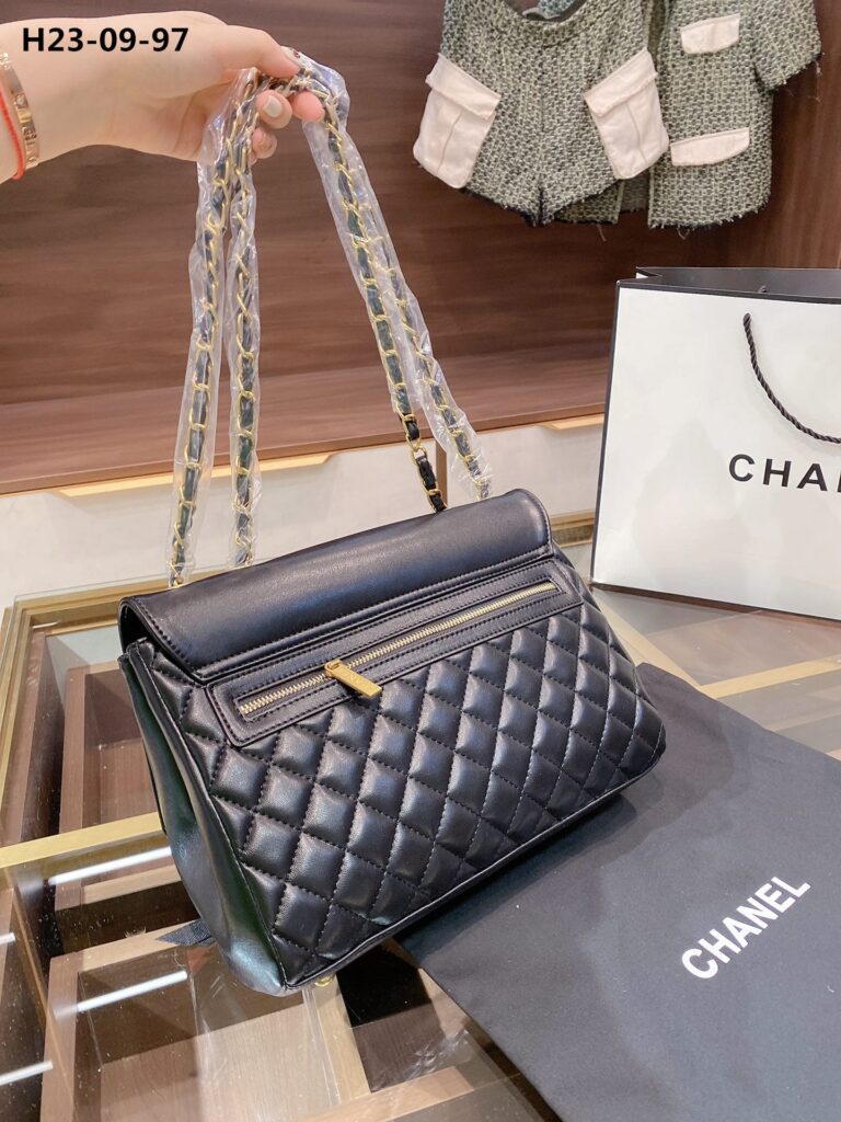 Chanel Timeless Cc Flap Maxi Lambskin Black 31Cm - Image 7