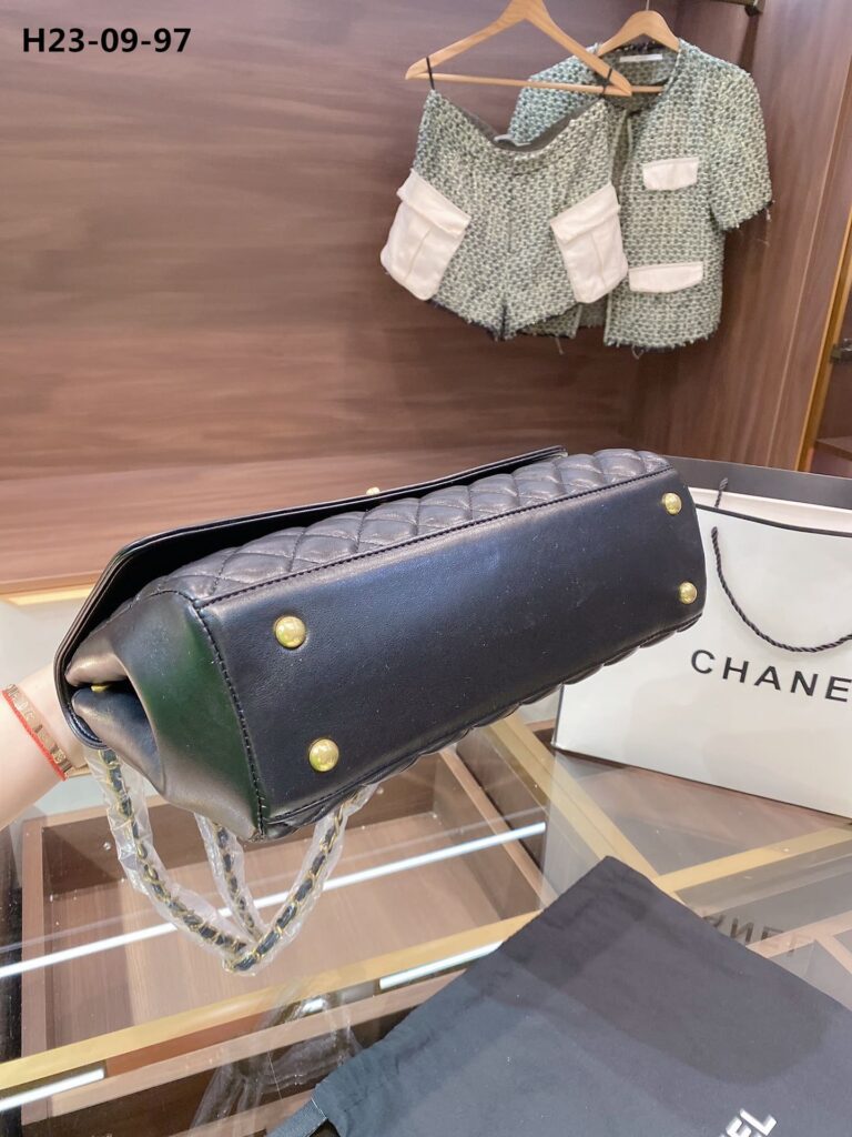 Chanel Timeless Cc Flap Maxi Lambskin Black 31Cm - Image 8