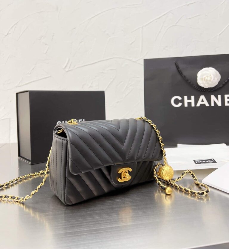 Chanel Lambskin Chevron Quilted Mini Rectangular Flap Black 19Cm - Image 3