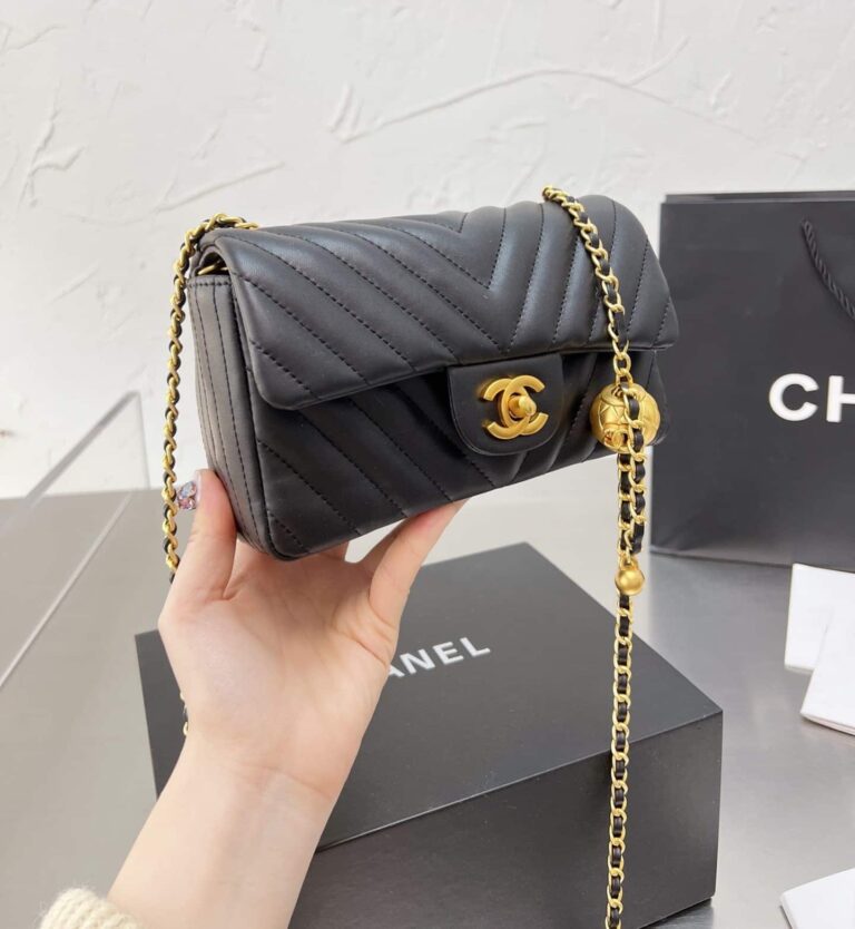 Chanel Lambskin Chevron Quilted Mini Rectangular Flap Black 19Cm - Image 4