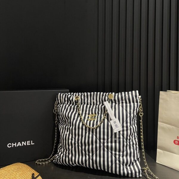 Chanel Large Backpack Printed Fabric And Gold Metal In Black And White 36Cm - Image 2