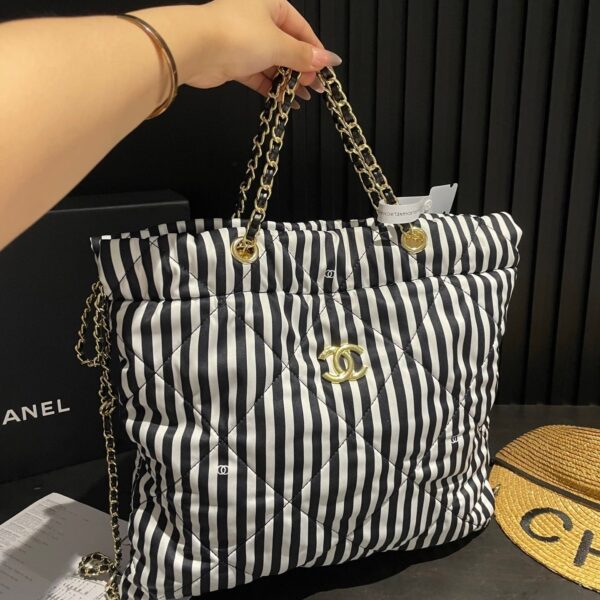 Chanel Large Backpack Printed Fabric And Gold Metal In Black And White 36Cm - Image 3