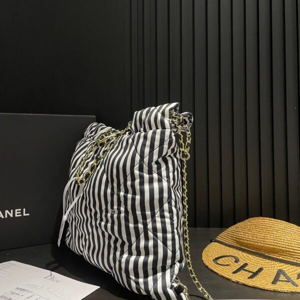 Chanel Large Backpack Printed Fabric And Gold Metal In Black And White 36Cm - Image 4
