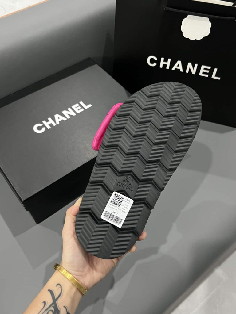 Chanel Cc Slippers Studded Pink - Image 2
