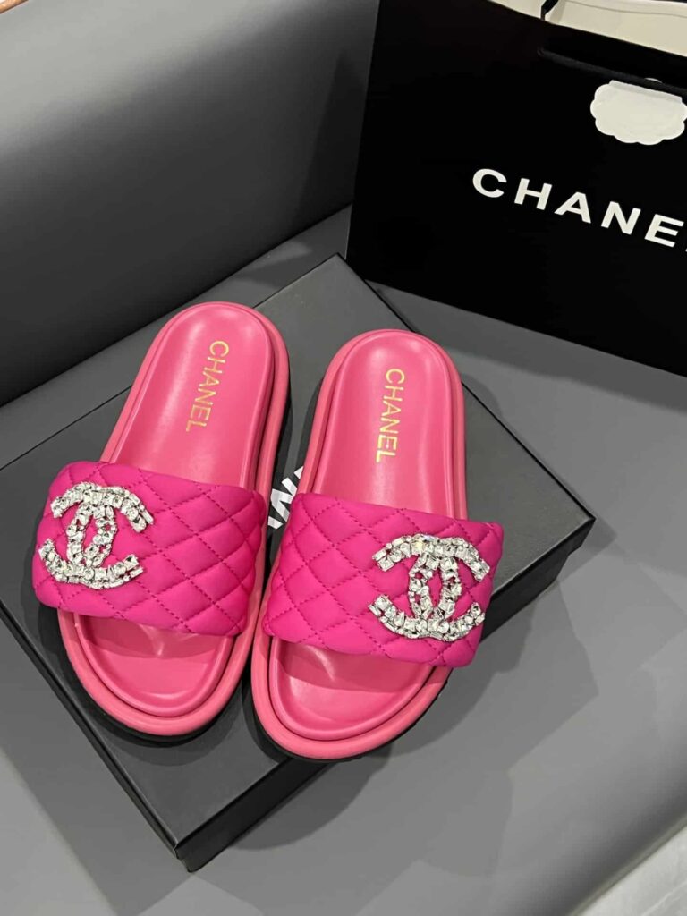 Chanel Cc Slippers Studded Pink - Image 4