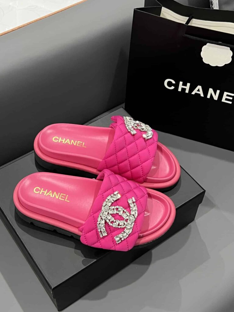 Chanel Cc Slippers Studded Pink - Image 5