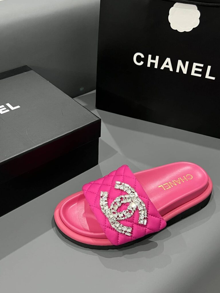 Chanel Cc Slippers Studded Pink - Image 6