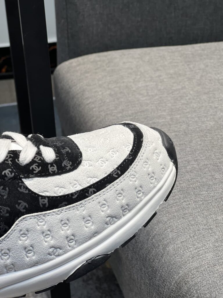 Chanel Cc Embossed Logo Suede White Black G39230 X56689 K4719 - Image 3