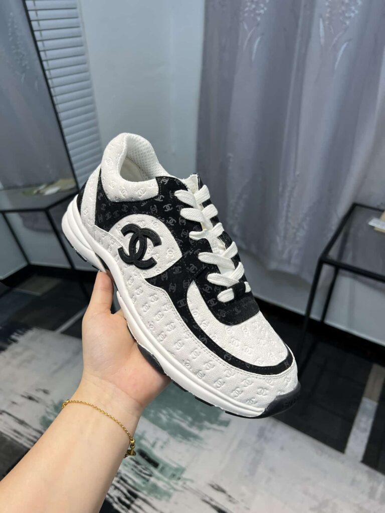 Chanel Cc Embossed Logo Suede White Black G39230 X56689 K4719 - Image 6