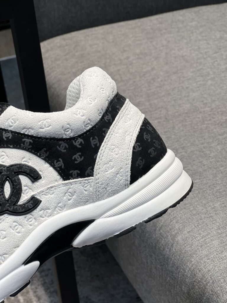 Chanel Cc Embossed Logo Suede White Black G39230 X56689 K4719 - Image 8