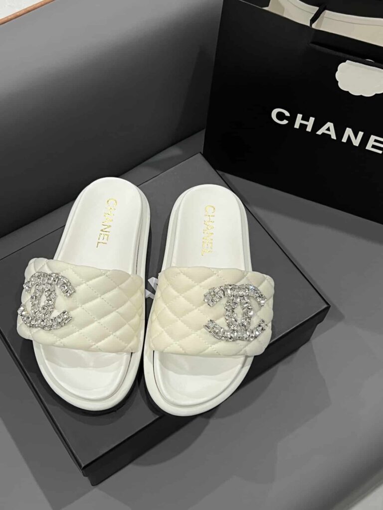 Chanel Cc Slippers Studded White - Image 4