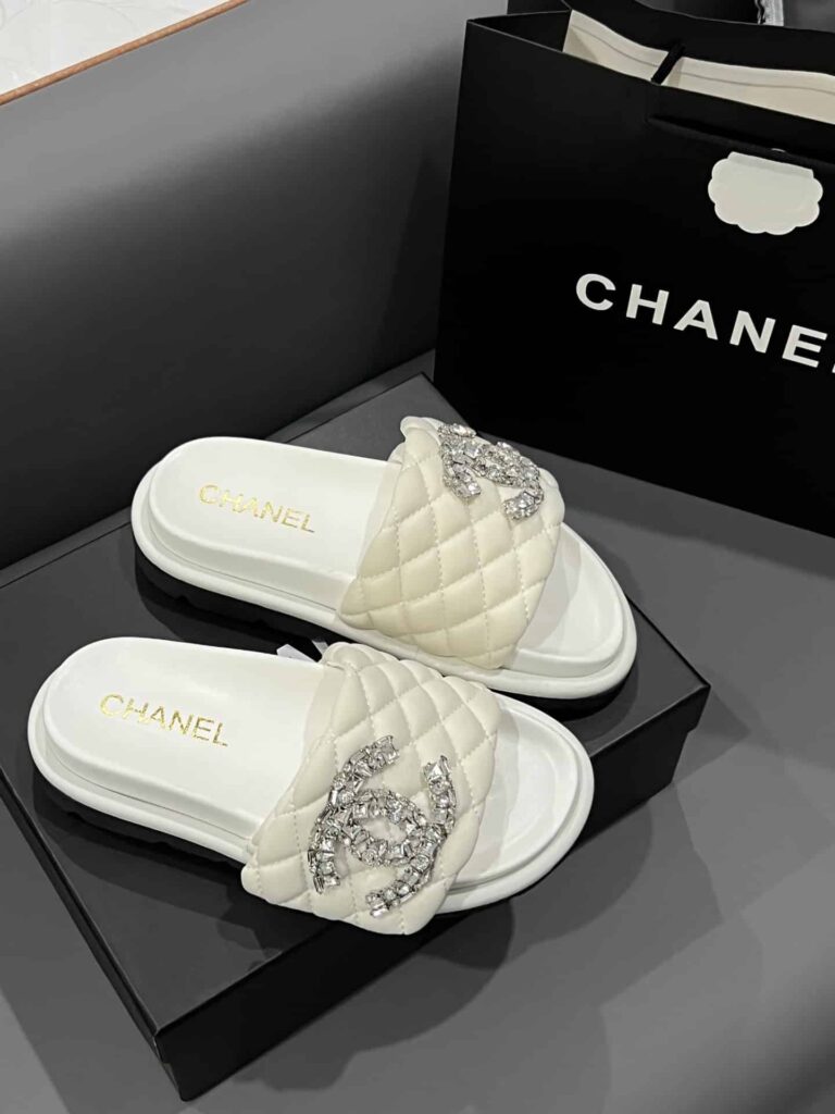 Chanel Cc Slippers Studded White - Image 5