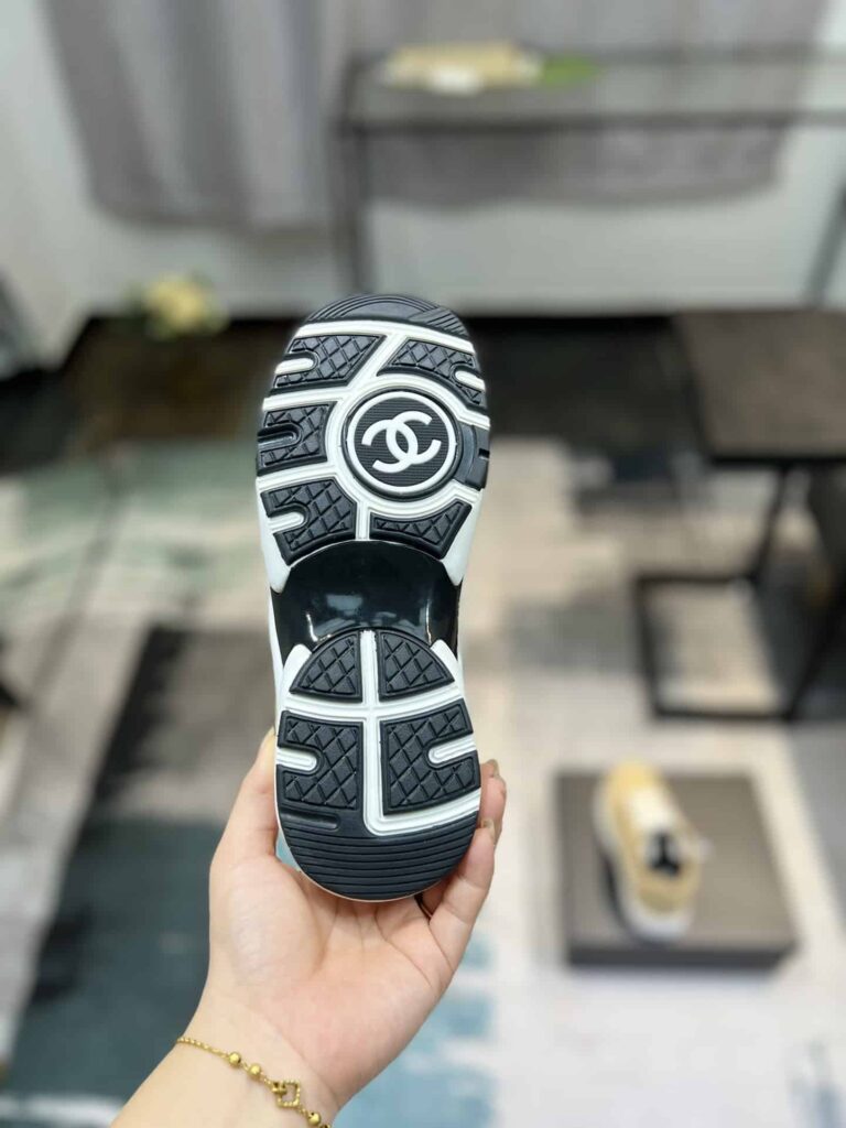 Chanel Cc Embossed Logo Suede Yellow - Image 9