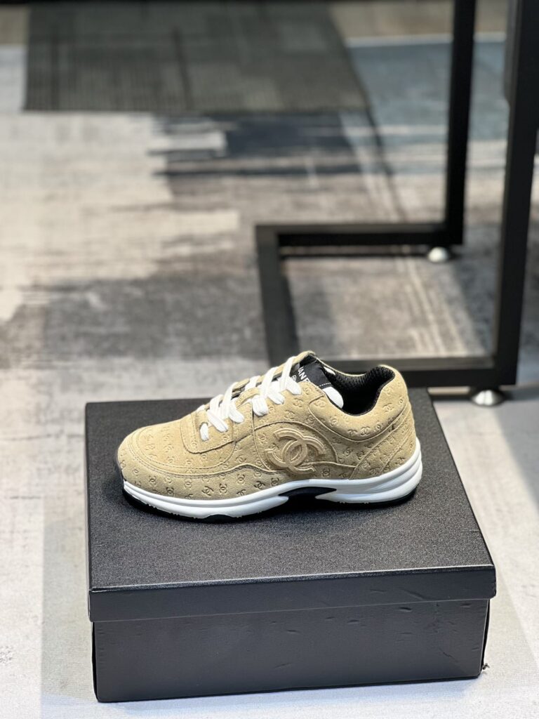 Chanel Cc Embossed Logo Suede Yellow - Image 10