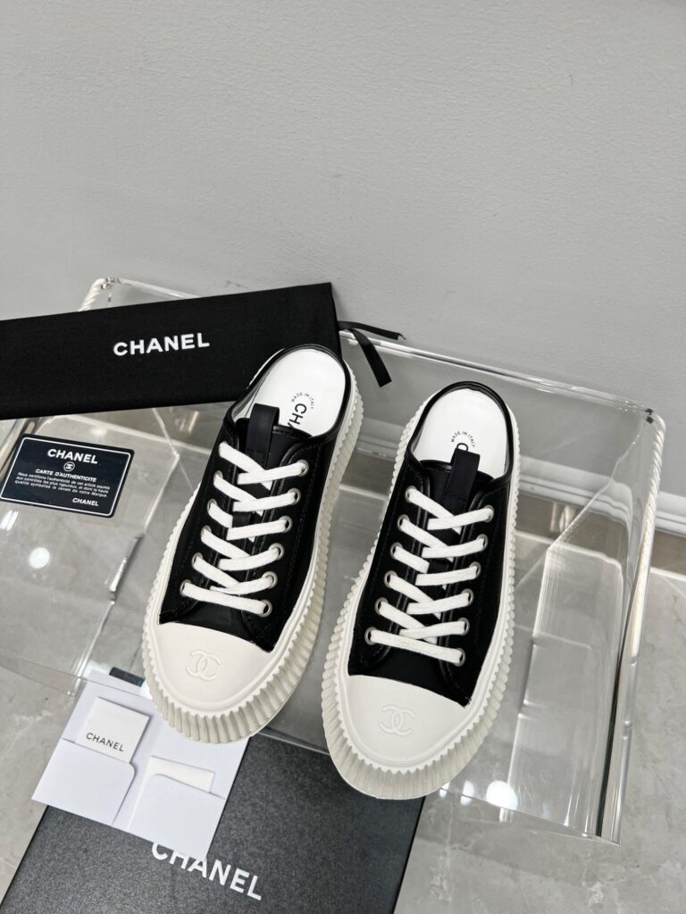 Chanel Platform Shoes Black - Image 2
