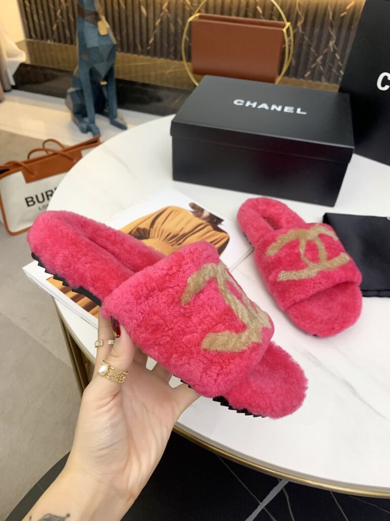 Chanel Cc Shearling Slippers Pink - Image 6