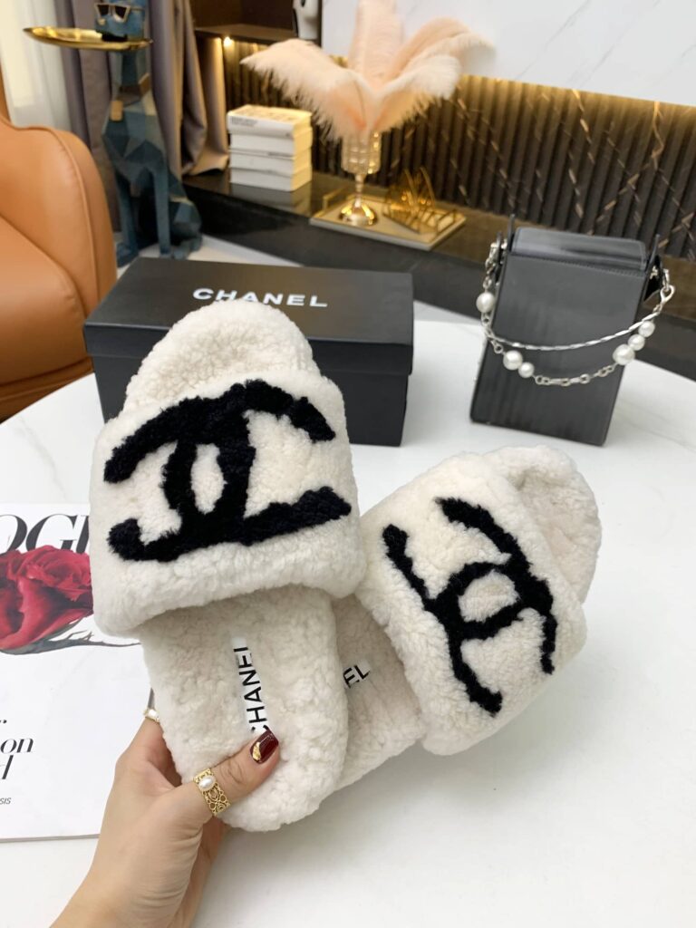 Chanel Cc Shearling Slippers White - Image 2