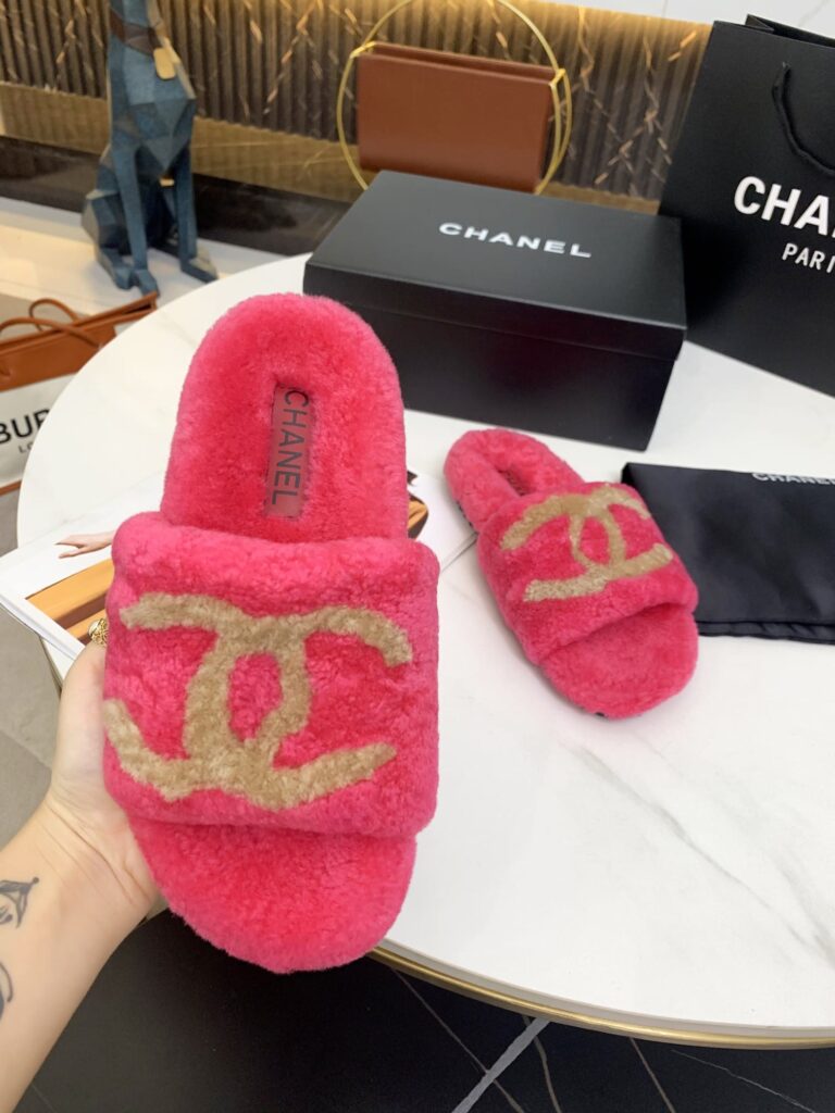 Chanel Cc Shearling Slippers Pink - Image 5