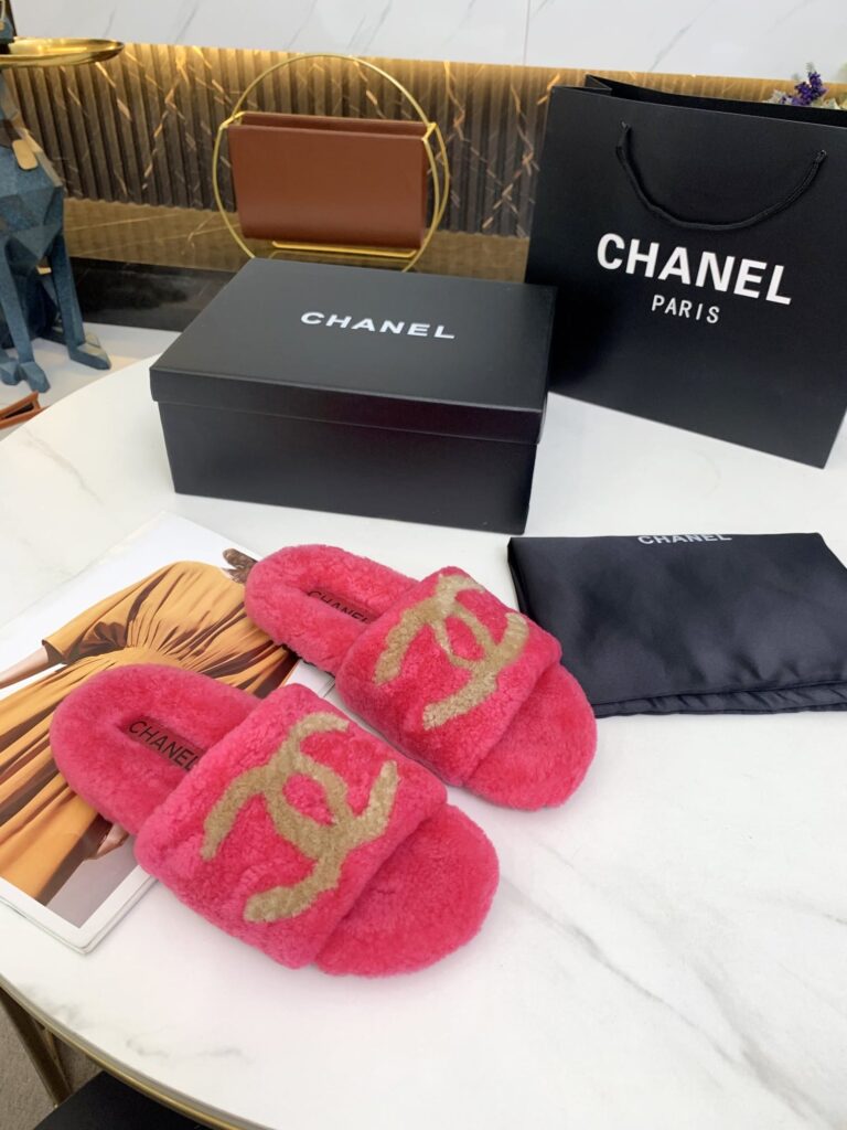 Chanel Cc Shearling Slippers Pink - Image 4