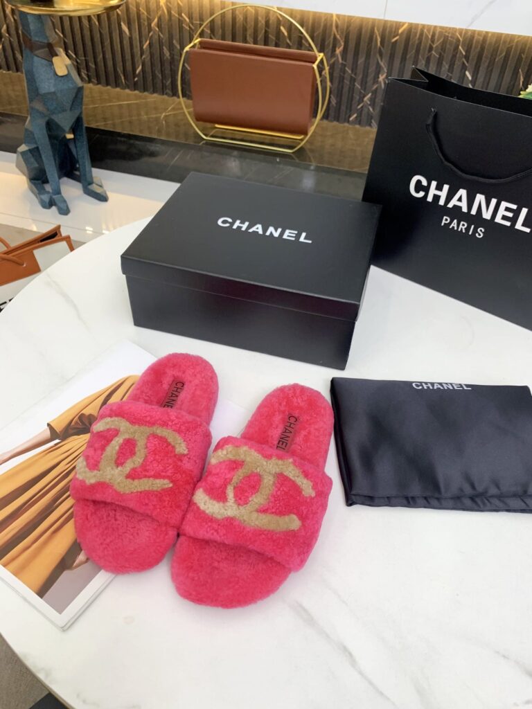 Chanel Cc Shearling Slippers Pink - Image 3