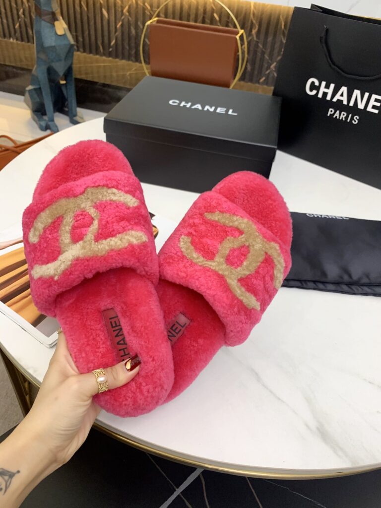 Chanel Cc Shearling Slippers Pink - Image 2