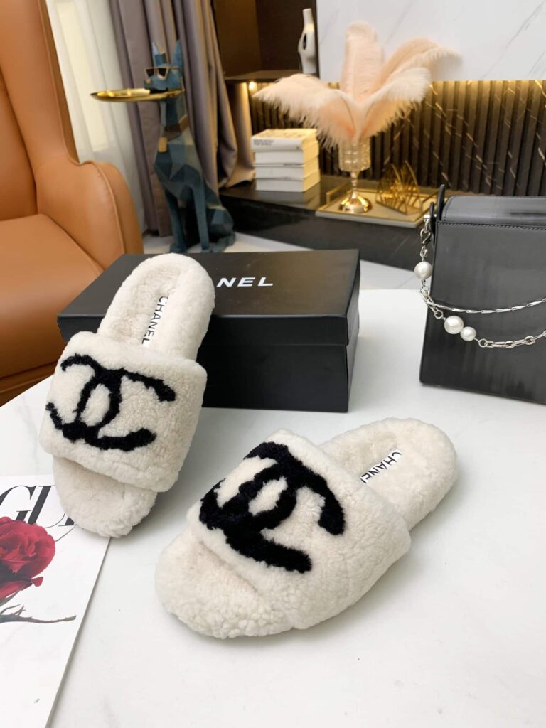 Chanel Cc Shearling Slippers White - Image 5