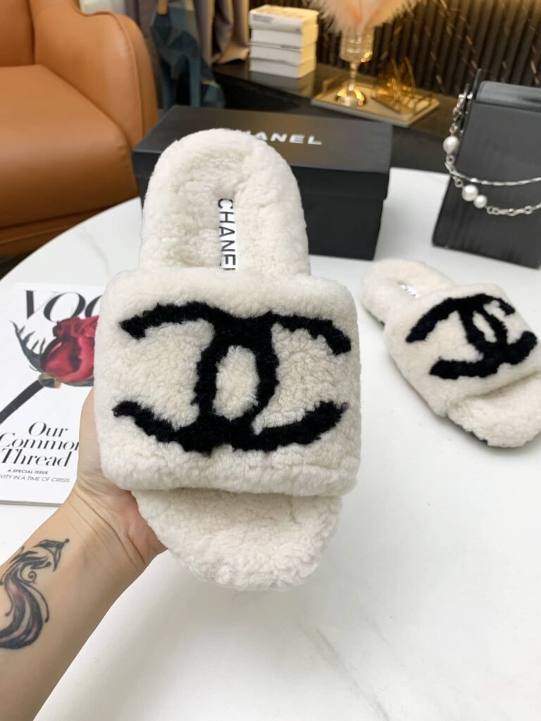 Chanel Cc Shearling Slippers White - Image 4
