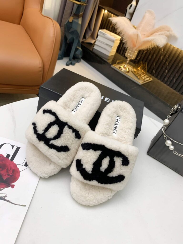 Chanel Cc Shearling Slippers White - Image 3