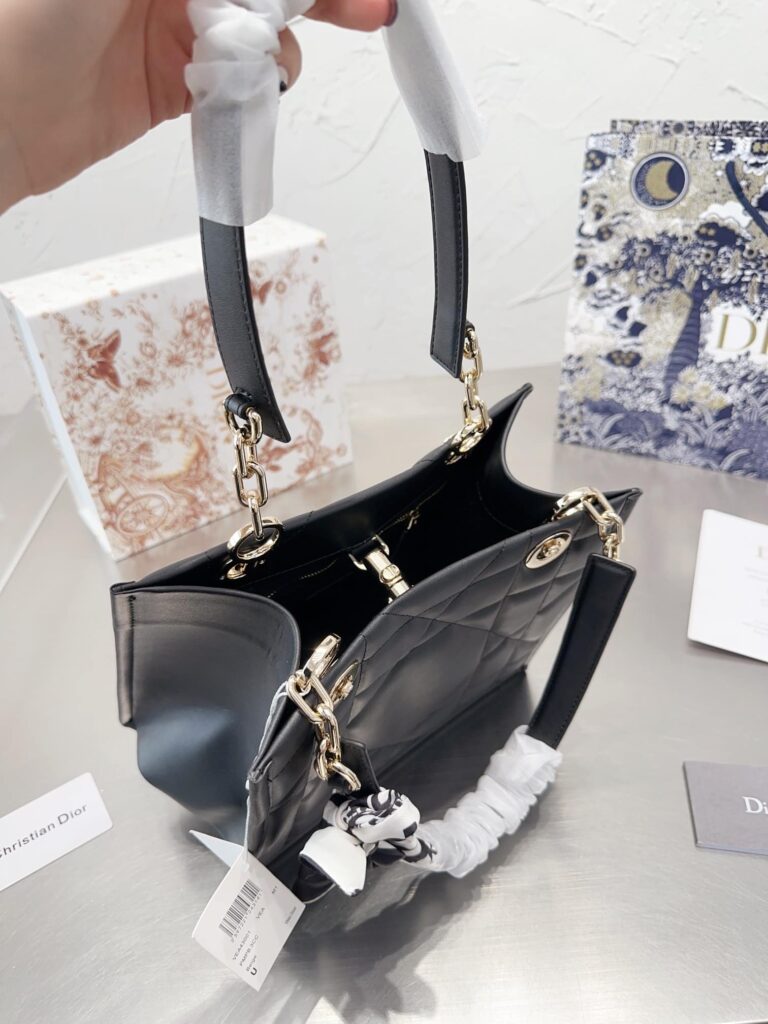 Dior Essential Tote Bag Archicannage Calfskin Black 26Cm M8722Ozvj M900 - Image 5