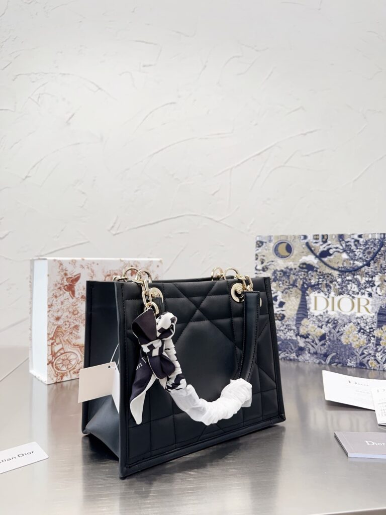 Dior Essential Tote Bag Archicannage Calfskin Black 26Cm M8722Ozvj M900 - Image 3