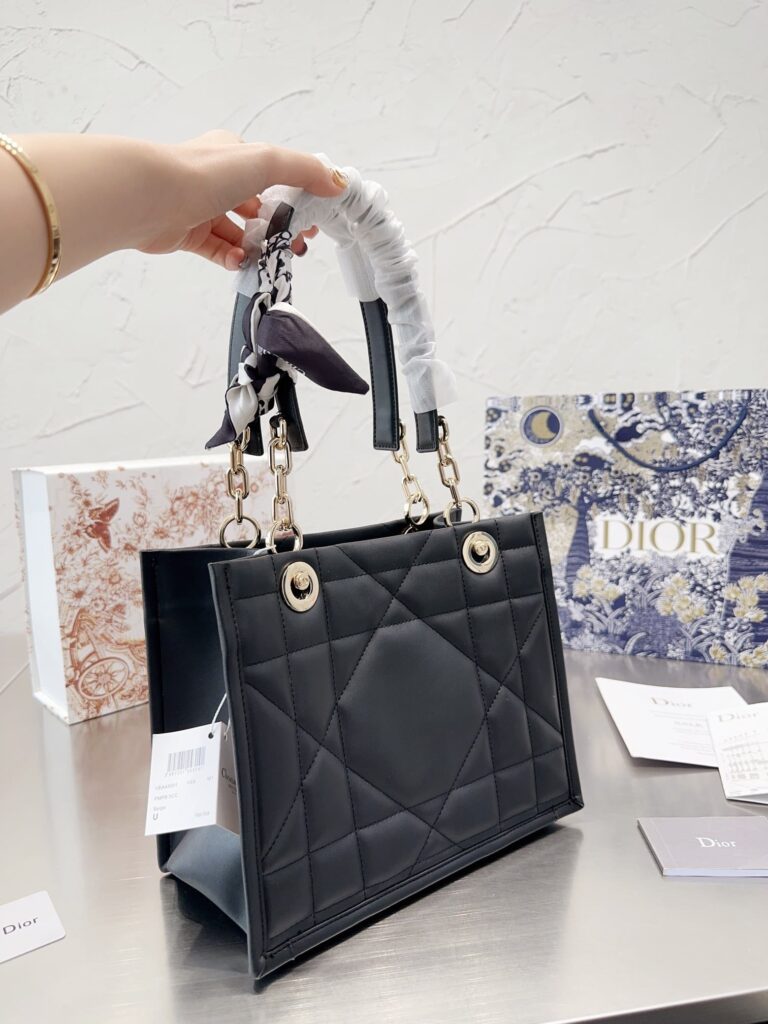 Dior Essential Tote Bag Archicannage Calfskin Black 26Cm M8722Ozvj M900 - Image 2