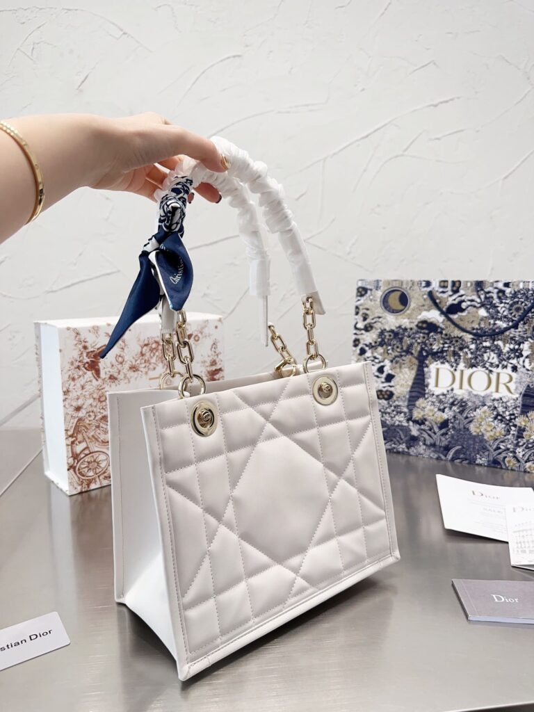 Dior Essential Tote Bag Archicannage Calfskin White 26Cm - Image 3