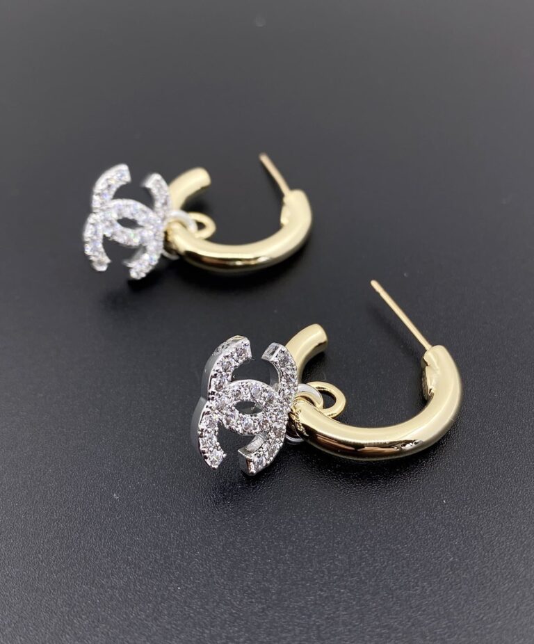 Chanel Pearls Cc Logo Earrings - Image 4